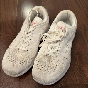 APL Techloom Pro Women’s white and pink shoe
